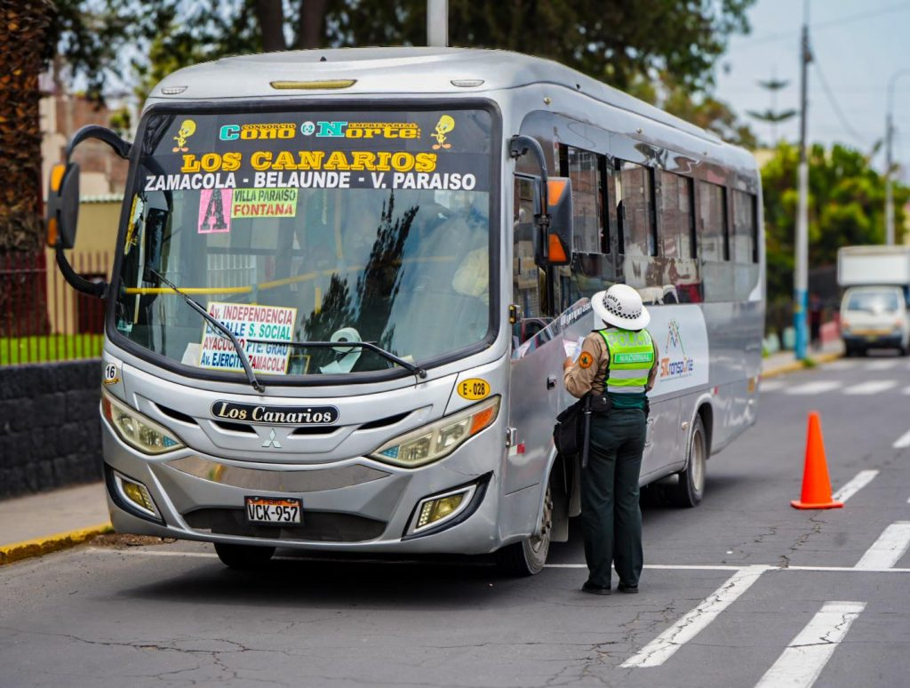 Municipalidad de Arequipa interna 4 vehículos del transporte urbano por operar de forma informal