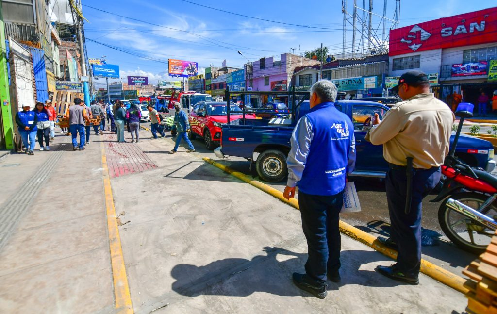 Municipio de Arequipa pone orden en la avenida Jesús