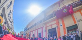 SE CONMEMORÓ EL 485º ANIVERSARIO DE AREQUIPA CON EL PASEO DEL ESTANDARTE, PUESTA EN ESCENA HISTÓRICA Y PARTICIPACIÓN DE 2 MIL ESTUDIANTES DE 11 COLEGIOS