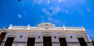MUNICIPALIDAD COLOCÓ EL 141.º ESCUDO AZUL UNESCO EN INMUEBLE HISTÓRICO DE LA CALLE LA MERCED