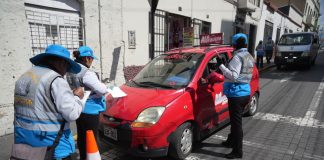 12 taxis informales y 2 “loncheritas” fueron intervenidos en operativo realizado en la calle Peral