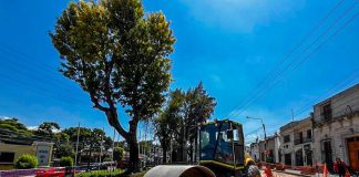CON MAQUINARIA PESADA, AVANZAN TRABAJOS FINALES EN LA AVENIDA JUAN DE LA TORRE