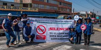 MUNICIPALIDAD DE AREQUIPA SENSIBILIZÓ A 300 CIUDADANOS SOBRE LOS EFECTOS DEL RUIDO EXCESIVO EN LA AV. GOYENECHE