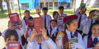 Municipalidad Provincial entrega libros a estudiantes en homenaje a César Vallejo