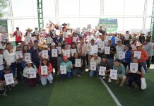 Más de 200 familias de la Asociación Virgen de las Peñas en Tiabaya formalizan la propiedad de sus viviendas