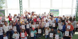 Más de 200 familias de la Asociación Virgen de las Peñas en Tiabaya formalizan la propiedad de sus viviendas