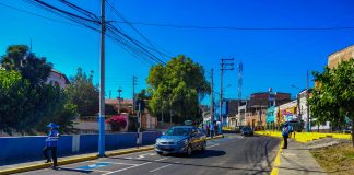 MUNICIPALIDAD PROVINCIAL DESPLIEGA INSPECTORES PARA AGILIZAR TRÁNSITO TRAS DERRAME EN VÍA DE BAJADA DE JUAN DE LA TORRE
