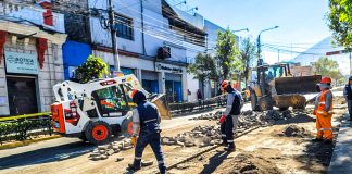 DESDE HOY INICIARON ASFALTADO DE LA AV. GOYENECHE